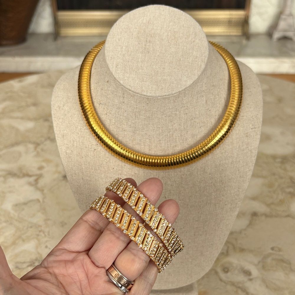 Vintage Ellen Kiam Tubogas Gold Tone Collarbone Necklace & 2 Bonus Bangles